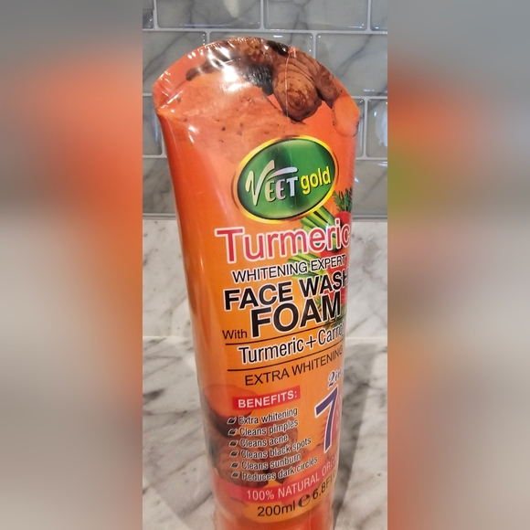 Veet Gold Turmeric Face Wash Foam + Carrot - Picture 2 of 6